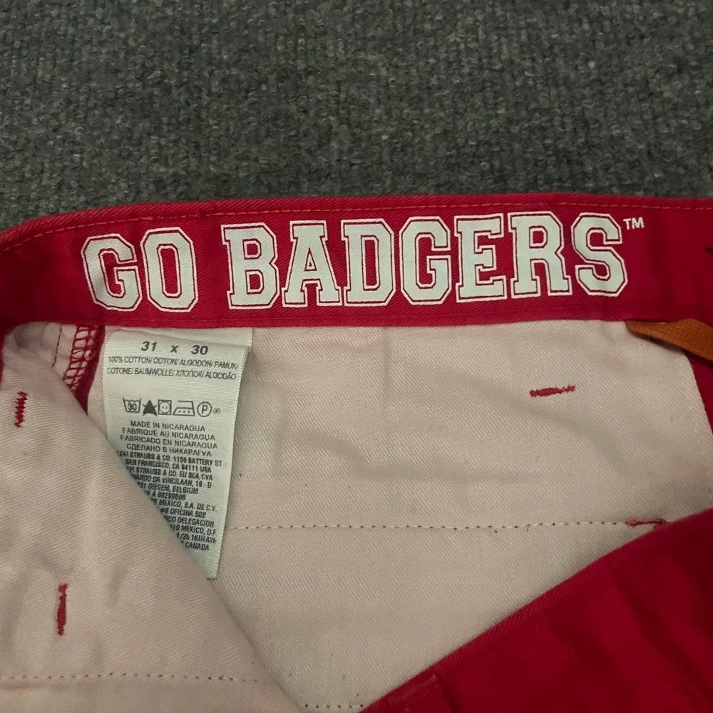 Dockers Chino Pants Men's 31x30 Red Wisconsin Badgers Golf Pants Chinos - Picture 2 of 12
